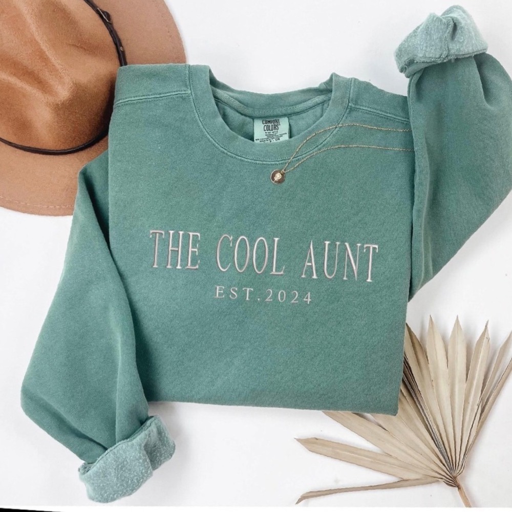 Comfort Colors The Cool Aunt‎ Est 2024 Blue Green Cropped Sweatshirt Medium